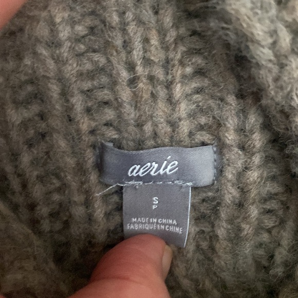 Aerie Chunky Knit Gray Cropped Sweater - Picture 3 of 12